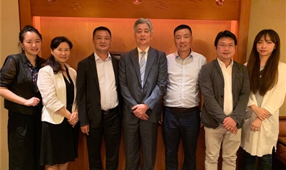 A delegation led by President Zhou Xiaohong and General Manager Zhu Hong of Dadi negotiated with Kimiichi Uno, the pioneer of the PET physical examination in Japan, on the imaging diagnosis cooperation undertaking